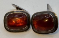 Auktion 372<br>Paar Silber-835- Manchettenkn&ouml;pfe "Rusch" mit Bernsteinen, um 1930, 12,32 gr.