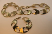 Auktion 372 / Los 1165 <br>Stahlkette und Armband, beide  Goldfarben, L-46 und 18 cm,