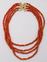 Auktion 372<br>4reihige Halskette, rote facett. Steine ?. 585 GG Schlie&szlig;e, ca. L-36cm