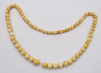 Auktion 372<br>antike Knochen-Kette, Steine im Verlauf, L-60cm