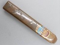 Auktion 372<br>Lik&ouml;r, Palo Cuevas del Drach,  Flasche in Zigarrenform, Mallorca, L-32,5cm