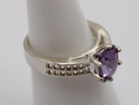 Auktion 372<br>925er Silber-Ring mit Amethyst und klaren Steinen, 4,1gr., RG 53