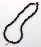 Auktion 372<br>Halskette, Lava, kl. Silberanh&auml;nger mit rotem Stein, ca. L-36cm