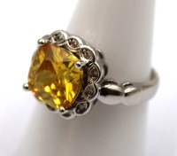 Auktion 372<br>925er Silber-Ring, gelber Centerstein u. klare Steine, 5,9gr., RG 57