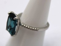 Auktion 372<br>Ring, gr&uuml;ner Centerstein (Turmalin?) und klare Steine, RG 57