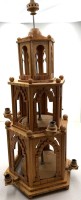 Auktion 372<br>hohe Weihnachtspyramide, wohl Erzgebirge, &auml;lter. anbei 12 Fl&uuml;gel und einige Krippenfiguren, wohl Elastolin?, H-75 cm, leichte Altersspuren