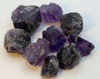 Auktion 375<br>9 Roh-Amethyste, ca. 300  ct