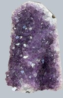 Auktion 372<br>kl. Amethyst-Stufe, H-10,5 cm, 535 gr.