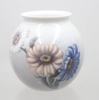 Auktion 372<br>Vase, Bing u. Gr&ouml;ndahl, florales Dekor, ca. H-15cm