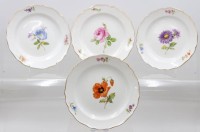 Auktion 372<br>4x Meissen-Teller, Schwertermarke, Blumenmalerei, je 2 Schleifstriche, ca. D-17cm, Goldr&auml;nder berieben