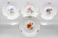 Auktion 376<br>4x Meissen-Teller, Schwertermarke, Blumenmalerei, je 2 Schleifstriche, ca. D-17cm, Goldr&auml;nder berieben