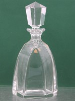 Auktion 372<br>Art-D&eacute;co Karaffe,  orig. Etikett, St&ouml;psel mit kl. Chip&uuml;, ca. H-24cm