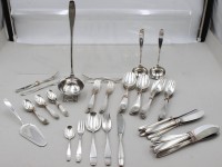 Auktion 372<br>Besteck, BSF, 90er Auflage, 3x Fleischgabeln, 2x K&auml;segabeln, 3x div. Kellen, 17x Kaffeel&ouml;ffel, Tortenheber, 12x Essl&ouml;ffel, 12x Gabeln, 12x Kuchengabeln, 12x Messer