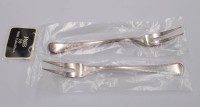 Auktion 372<br>2x Fleischgabeln, Robbe &amp; Berking, 800er Silber, K&ouml;nigskordel, orig. verschwei&szlig;t, ca. 60gr., L-17,5cm