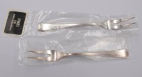 Auktion 372<br>2x Fleischgabeln, Robbe &amp; Berking, 800er Silber, K&ouml;nigskordel, orig. verschwei&szlig;t, ca. 60gr., L-17,5cm