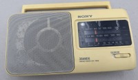 Auktion 372<br>Sony - Tragbares Radio Modell ICF-780S, weiss, aber vergilbt?, funktioniert, 80/90-er Jahre, Kunststoff Geh&auml;use, H-13 cm, B-ca. 25 cm