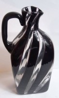 Auktion 372<br>Kunstglas-Krug, rot/klar, H-23 cm