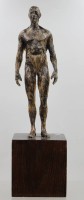 Auktion 372<br>Skulptur eines Mannes auf Holzsockel geklebt, Sockel nicht original, Figur aus Kunstharz, ca. H-40,5cm