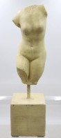 Auktion 372<br>weiblicher Torso auf Stand,  Keramik unter gelber Farbe, ca. H-48cm