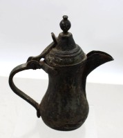 Auktion 372<br>kl. antike arab. Dallah, Kupfer, Alters-u. Gebrauchsspuren, ca. H-21cm