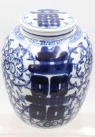 Auktion 372<br>gr. Ingwertopf, China, blaues Dekor, ca. H-24cm