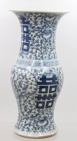 Auktion 372<br>hohe Vase, China, gemarkt, Ausfuhretikett, &auml;lter, ca. H-38cm