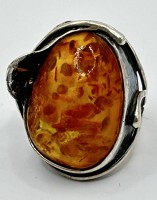 Auktion 372<br>Silberring-925- mit Bernstein, tw. mattiert, 8,4 gr. RG 49