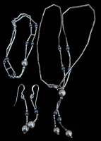 Auktion 372<br>4 tg. Silber-925- Set, Halskette, Armband und Paar Ohrh&auml;nger. mit H&auml;matid, zus. 15 gr.