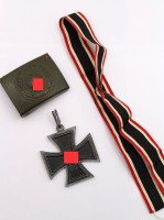 Auktion 372 / Los 7054 <br>Koppelschloss "Gott mit uns" sowie Replik eines Ritterkreuzes