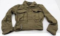 Auktion 372<br>olivegr&uuml;ne Feldjacke, Kinder ?, Gebrauchsspuren