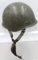 Auktion 372<br>franz. Stahlhelm, 80er Jahre, starke Gebrauchssuren (Dellen etc.)