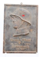 Auktion 372<br>Erinnerungsplakette, 3. Reich, gusseisen, Infanterie-Regiment 16 (1. Kompanie)  Oldenburg, ca. 26,2 x 18,5cm