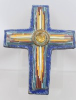 Auktion 372<br>Terrakotta-Wandkreuz, mit Glasauflagen, 70er Jahre, ca. 29 x 23cm