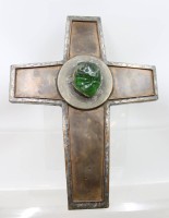Auktion 372<br>Wandkreuz, Metall gef&uuml;llt, mittig Glas, ca. 32 x 25cm