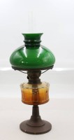 Auktion 372 / Los 16052 <br>antike Petroleumlampe um 1910, gr&uuml;ner Glasschirm, ca. H-54cm
