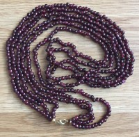 Auktion 372<br>3 Reihen Granat Kette mit Federring Silberschliesse 925,  L&auml;nge: ca. 75 cm.
