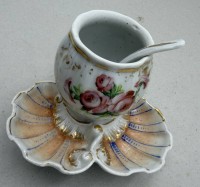 Auktion 372<br>Biedermeier Menage, Jam oder Senftopf mit L&ouml;ffel "KPM" Krister.Rosen und Golddekor, berieben, anbei kl. L&ouml;ffel, H-10 cm