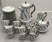 Auktion 372<br>Silberhochzeits-Kaffeeservice f&uuml;r 12 Personen "Carl Tielsch, Altwasser", Kaffeekern, 12 Tassen mit 12 U.T., 11 Kuchenteller, nur Kanne beschriftet