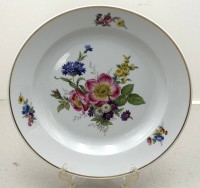 Auktion 372<br>gr. Schale von "Kaiser", Blumendekor,  D-32 cm