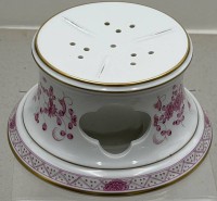 Auktion 372<br>St&ouml;vchen "Meissen" Indisch Purpur, 1.Wahl, H-10 cm, D-16 cm