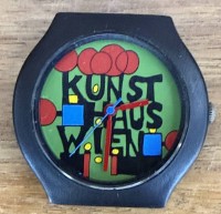 Auktion 372 / Los 2119 <br>Hundertwasser Entwurf Uhr "Wiener Kunsthaus" Quartz, limitiert, dies 1188/5000, ohne Band