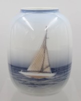 Auktion 373 / Los 8006 <br>Vase, Lyngby, Segelboot, ca. H-16cm