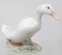 Auktion 373 / Los 8032 <br>Ente, Royal Copenhagen, Entw. Olaf Mathiesen, Modellnr. 1192, ca. H-9,8cm, ein Schleifstrich