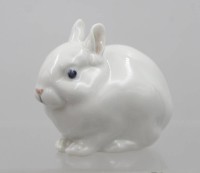 Auktion 373 / Los 8035 <br>Porzellanfigur eines sitzenden Kaninchens,Royal Copenhagen, Modellnr. 4705, Entw. Jeanne Grut, ca. H-7cm