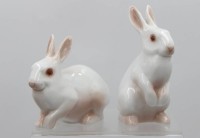 Auktion 373 / Los 8037 <br>2x div. Albino-Hasen, Bing &amp; Gr&ouml;ndahl, ca. H-12,5cm