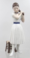 Auktion 373<br>Porzellanfigur, Royal Copenhagen, stehendes Ballettm&auml;dchen, Modellnr 138, 2 Schleifstriche, ca. H-22cm