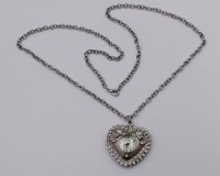 Auktion 373<br>Damen-Umh&auml;ngeuhr, Shi Tong, Quarz, klare Steine an Kette, Werk nicht gepr&uuml;ft, ca. 3,5 x 3,5cm