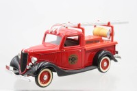 Auktion 373<br>Solido, Ford V8 Pick-up 1936, Feuerwehrfahrzeug f&uuml;r das Beverly Hills Fire Department, 1:18