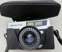 Auktion 373<br>Petri 7s II 2 Rangefinder 35mm Film Camera 45mm f/2.8 Lens Circle Eye System in orig. Lederetui