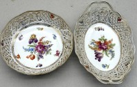 Auktion 373<br>2 Durchbruch-Schalen "Schumann" oval , 26x17 cm und rund,D-21 cm Blumendekor, Goldrand tw. berieben